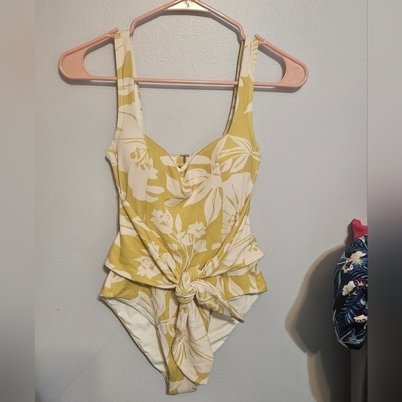 NWT L*Space Balboa floral one piece swimsuite size 6 - Picture 3 of 6